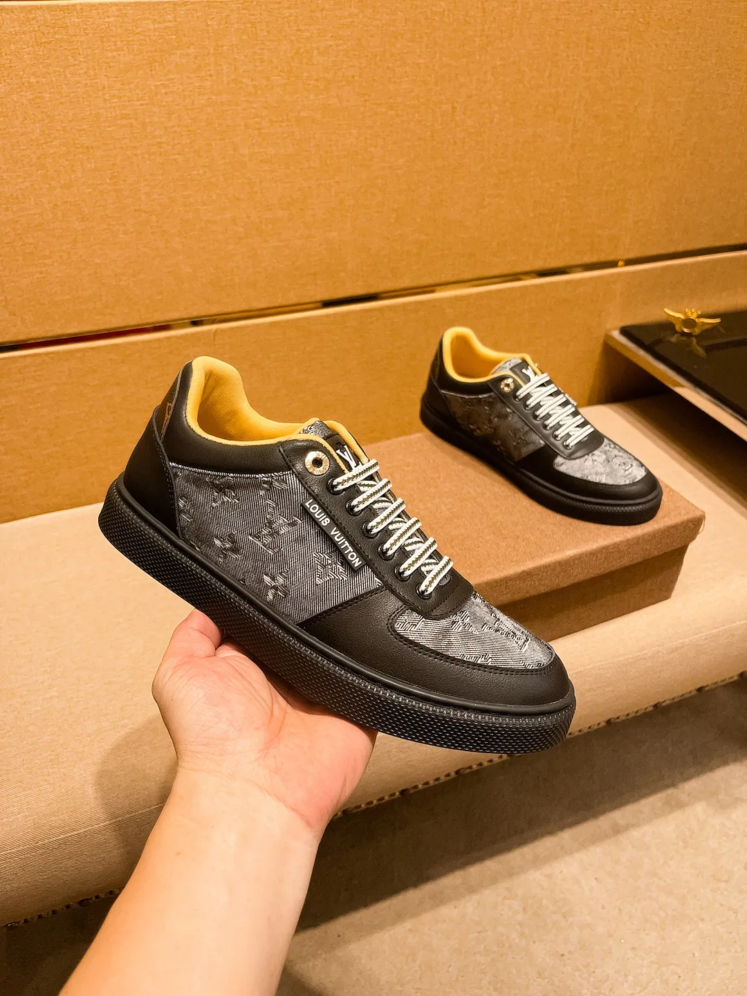 Men's shoes💰 400💰[LV]🔥Louis Vuitton, high-end men's shoes brand, official website 1:1 latest masterpiece: the upper is made of Italian imported first-layer cowhide with a comfortable and breathable lining➕original non-slip and wear-resistant outsole🔥, making walking more convenient and comfortable! An exclusive new model, a stunning work, a beautiful 1:1 replica [color] compared to the official quality! Create a fashionable personality to set off your uniqueness! A must-have for trendy men! Classic 🔥Size: 38-44 Color: 🔥 3⃣️colors available🔥.